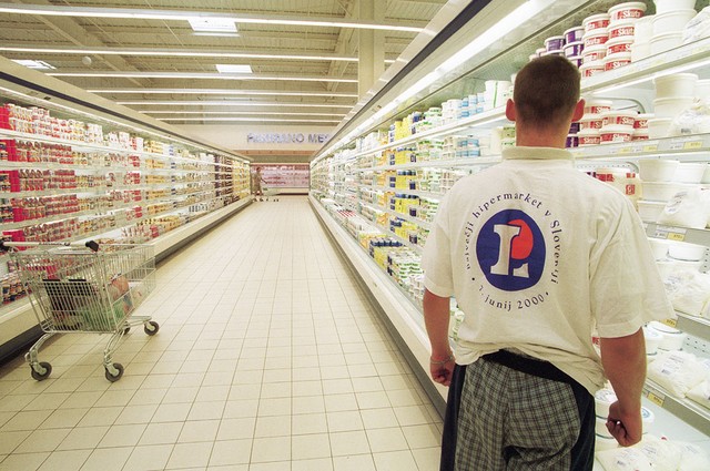 Zmrzovalna avenija velikih trgovin. Temperatura: od 18 do 20 stopinj 