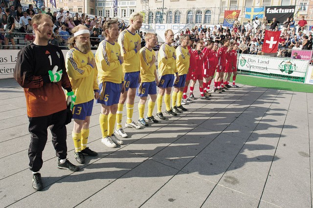 Pred vsako tekmo je seveda obvezna tudi nacionalna himna