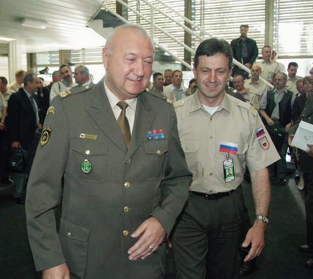 Načelnik generalštaba in njegov svetovalec: Ladislav Lipič in Tone Krkovič, ki je vedno tam, kjer je dim