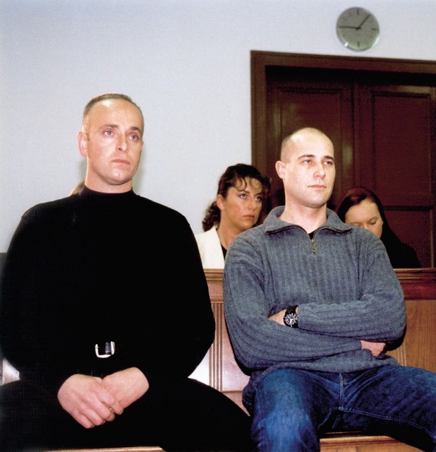 Spet v akciji: Robert Suhadolnik (takrat zaposlen v postojnski vojašnici) in Darko Njavro, znanca iz depale vasi.
