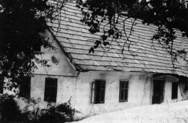 Šuštarjeva hiša v vasi sela pri Pancah, kjer so četniki predali zaveznike Nemcem