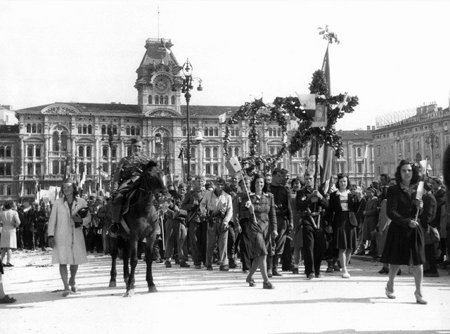 3. maj 1945: Mimohod partizanov na Velikem trgu