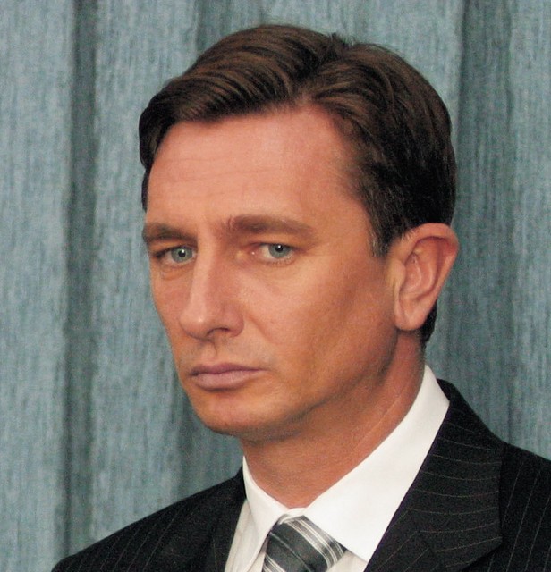 Borut Pahor: 'Mislim, da bi bilo potrebno v zakonu višino odškodnin omejiti. Drugo vprašanje je vprašanje oficirjev JLA, za tiste, in to je seveda individualna ugotovitev, ki so sodelovali kakorkoli v agresiji, po moje takšnih pravic ni mogoče dati. To je moje stališče.', TV Slovenija, 17. 12. Borut Pahor: 'Mislim, da bi bilo potrebno v zakonu višino odškodnin omejiti. Drugo vprašanje je vprašanje oficirjev JLA, za tiste, in to je seveda individualna ugotovitev, ki so sodelovali kakorkoli v agresiji, po moje takšnih pravic ni mogoče dati. To je moje stališče.', TV Slovenija, 17. 12.