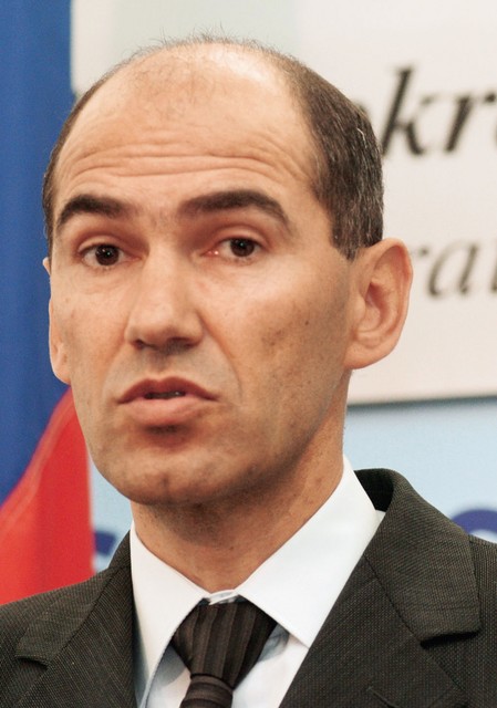 'Zato so v kategoriji t.i. 'izbrisanih', ki jim želi vlada s t.i. 'tehničnim' zakonom podariti status tudi za nazaj in to brez posamičnega preverjanja, lahko spretno skriti tudi številni najbolj sporni posamični primeri izigravanja naših predpisov. Gre namreč za tiste pripadnike nekdanje JLA, ki so leta 1991 sodelovali v agresiji na Slovenijo.' Janez Janša v razpravi o 'tehničnem' zakonu o izbrisanih v državnem zboru