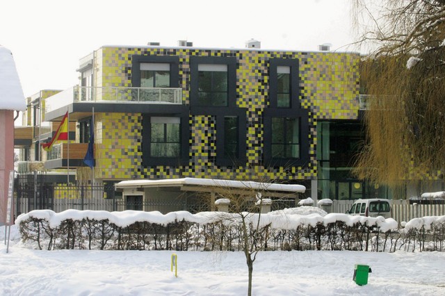 Keramična fasada, zaradi katere je hiša dobila vzdevek kopalnica