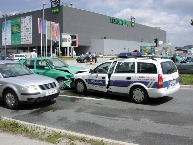 Policist ga ni opazil