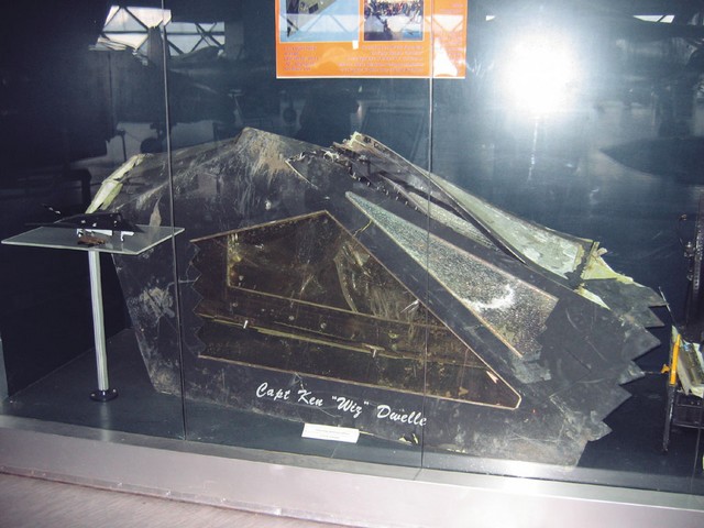 Kabina F-117 A z imenom pilota