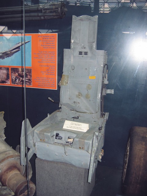 Sedež iz letala F-117 A 