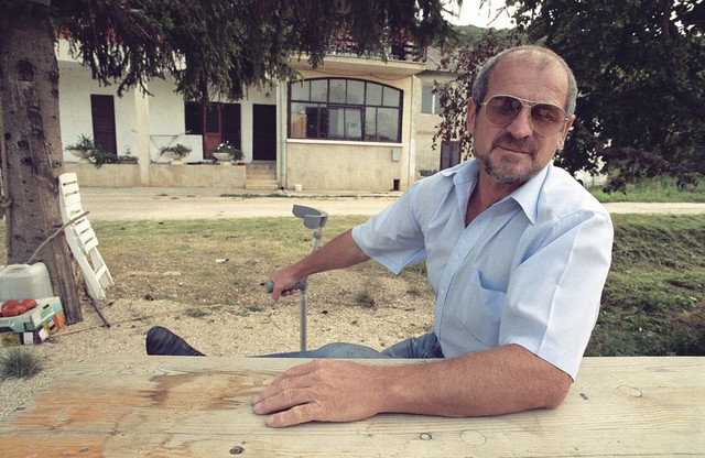 Tudi tukaj je Slovenija: Joško Joras pred svojo hišo