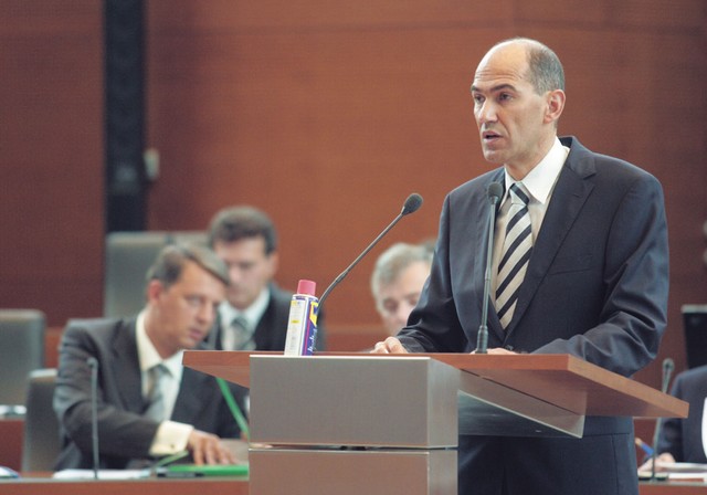 Anti-korozijsko sredstvo v parlamentu