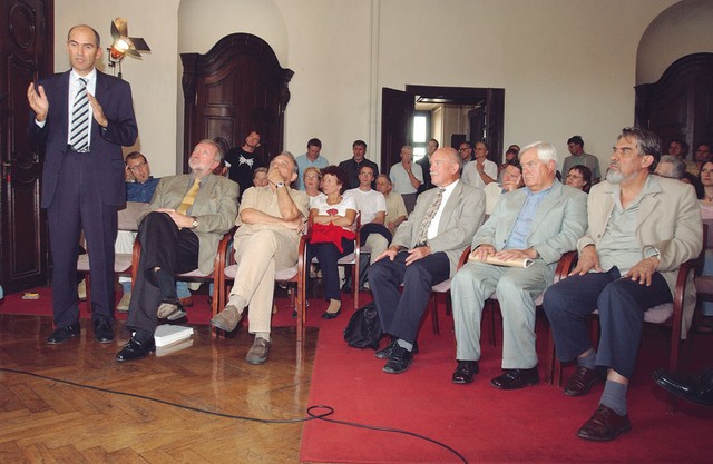Ko je govoril takratni obrambni minister, ga takratni predsednik ni pogledal