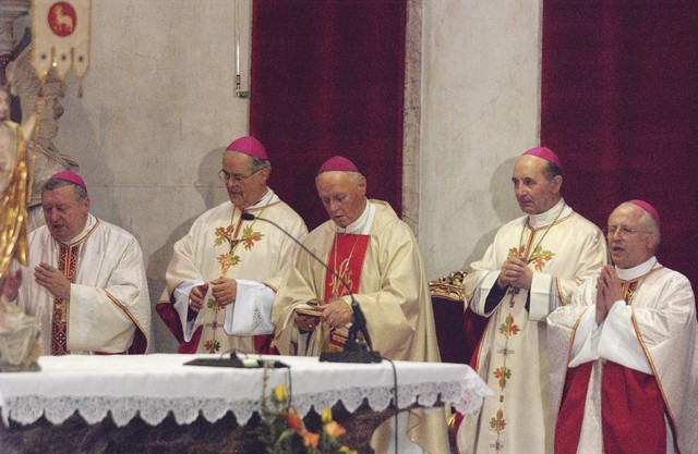 Slovenski škofje: Alojz Uran, Metod Pirih, Franc Perko (ni med podpisniki), Franc Kramberger in Andrej Glavan