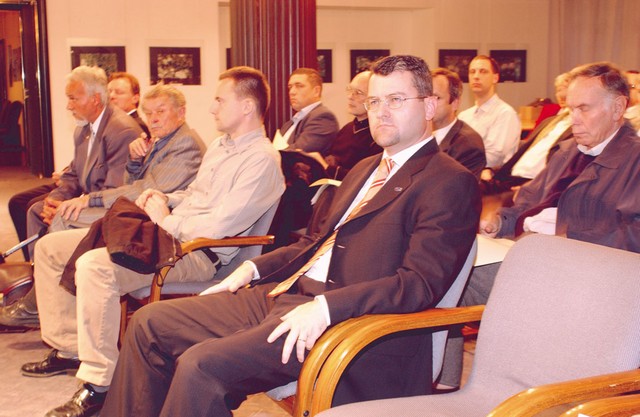 Šef odbora za gospodarstvo pri strokovnem svetu SDS in morebitni novi gospodarski minister Tomaž Toplak je tudi sam spoznaval osnovne skrivnosti programske opreme odprte kode