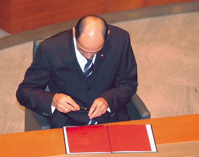 Janez Janša ob podpisu prisege