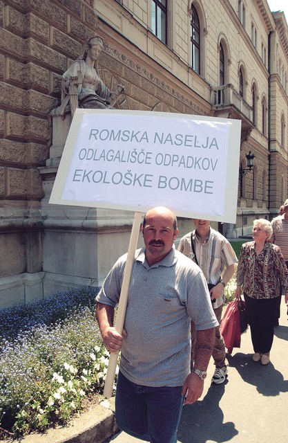 Protest proti Romom pred vladno palačo, 27. maj
