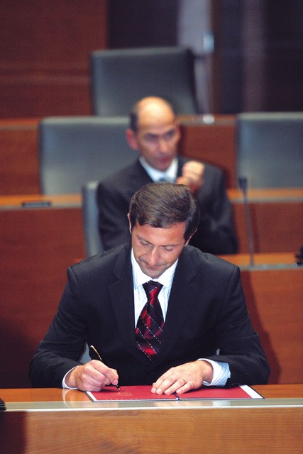 Zavarovan hrbet: obrambni minister Karel Erjavec