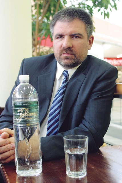 Ustanovitelj Juliane Teos Perne