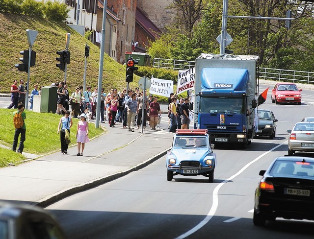 Na čelu ulične parade je svojo diano vozila Vesna.