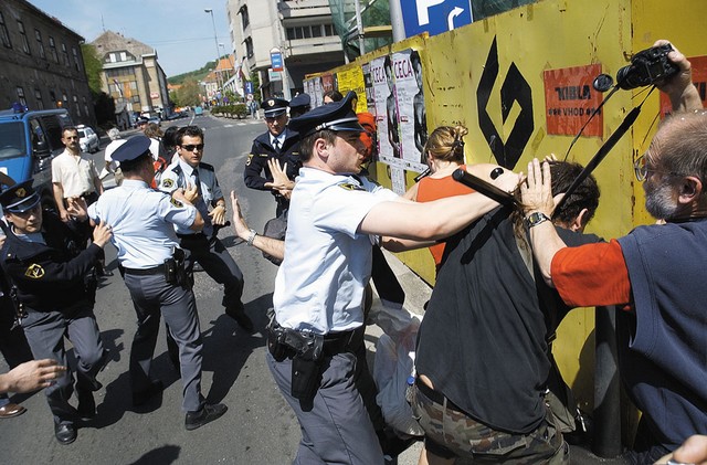 Policijski pendreki ob prvem maju