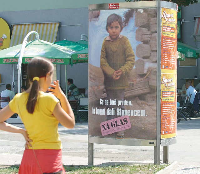 Proglas Na glas: plakat, ki je povzročil ogorčenje in ovadbe