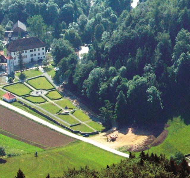 Polhograjska graščina