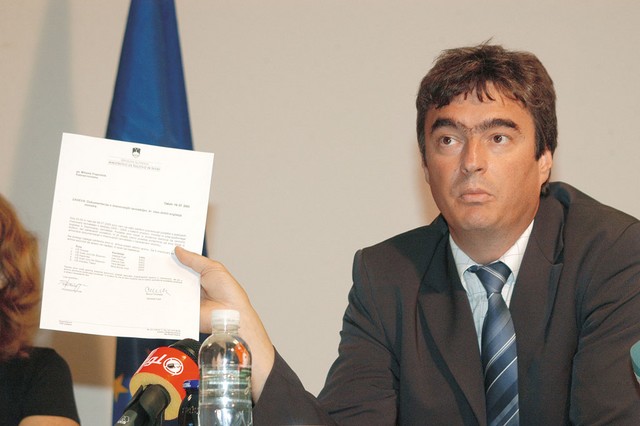 Dokazi za nazaj: dokument, ki naj bi potrjeval ministrove navedbe z datumom 19. julij, minister Zver pa je o izginotju arhivov govoril 15. julija