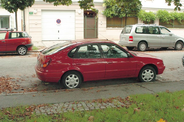 Pred Ruplovo hišo so morali, na željo ministrove žene, klopco odstraniti