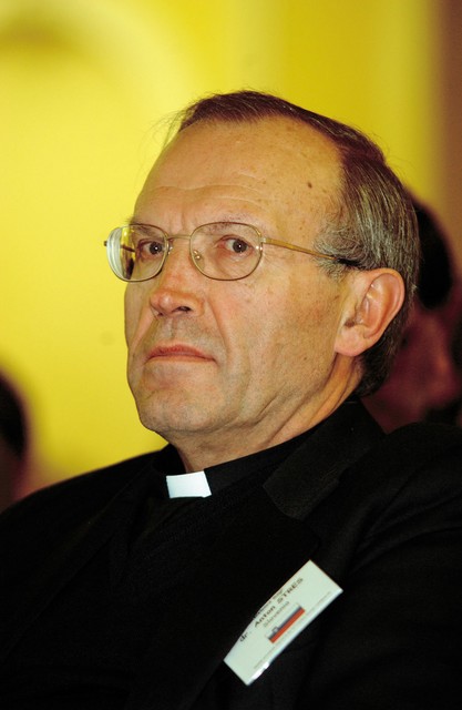 Dr. Anton Stres, mariborski pomožni škof in predsednik komisije Pravičnost in mir pri SŠK