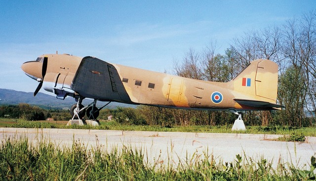 DC-3 dakota, spomenik zavezniškim letalcem na Otoku pri Metliki