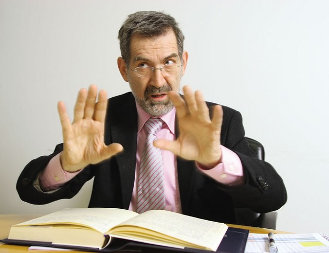 Minister za visoko šolstvo, znanost in tehnologijo dr. Jure Zupan na vsebinske kritike osnutka novega visokošolsko - raziskovalnega zakona doslej še ni odgovoril
