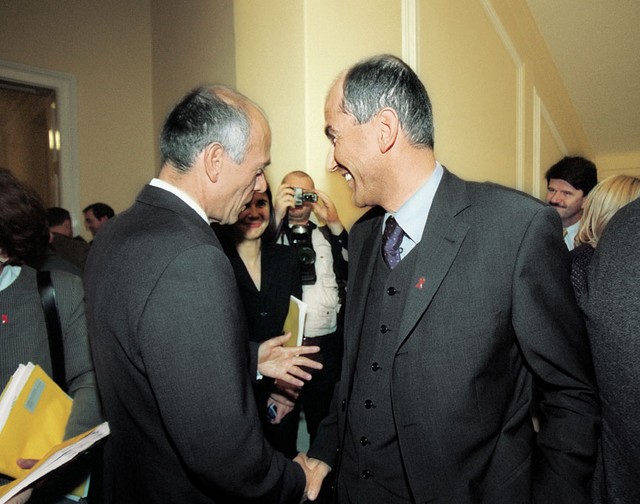 Premje Janša daje vtis, da skuša dobiti bitko v Depali vasi, ki jo je leta 1994 izgubil - in da skuša maščevati svoje fante, ki so padli v Depali vasi, vključno z brigado Moris.