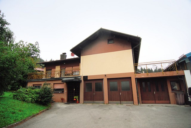 Janša stalno