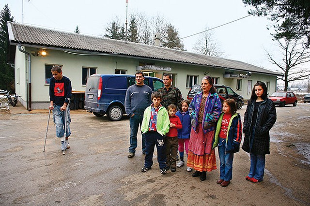 Strojanovi na svoji zemlji