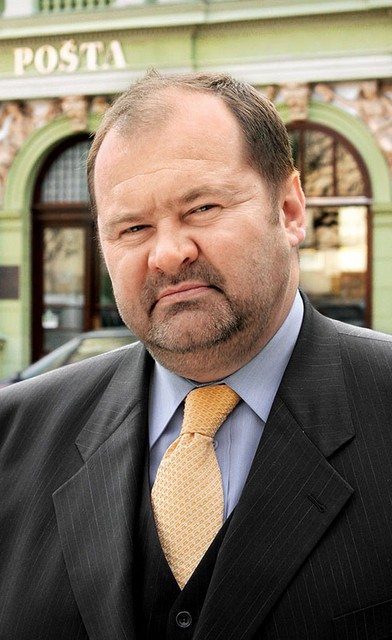 Anton Hauc, generalni direktor Pošte, ne govori o svojem nadzorovanju premoženja ene od bivših investicijskih družb Nove KBM