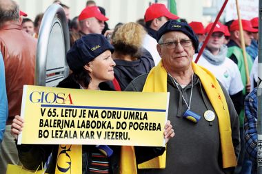 /media/www/slike.old/mladina/alternativaprotest_bk.jpg