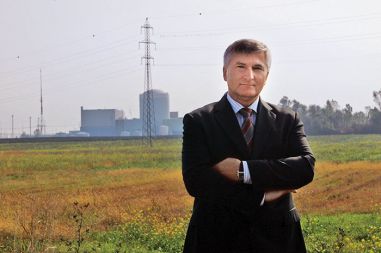 Martin Novšak, direktor državne Gen energije, ki bo zapravil več kot 15 milijonov evrov za konkurenčni boj proti drugemu državnemu podjetju. Martin Novšak, direktor državne Gen energije, ki bo zapravil več kot 15 milijonov evrov za konkurenčni boj proti drugemu državnemu podjetju.