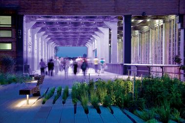 The High Line Park pomeni izvrstno preobrazbo zapuščene urbane strukture in bi lahko bil globalni model za preureditev številnih zapuščenih transportnih površin v zelene površine. The High Line Park pomeni izvrstno preobrazbo zapuščene urbane strukture in bi lahko bil globalni model za preureditev številnih zapuščenih transportnih površin v zelene površine.