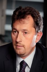 Ministrstvo za javno upravo, ki ga vodi Gregor Virant, meni: &ldquo;Ne gre za politične in oglaševalske vsebine in druge oblike politične propagande.&rdquo;