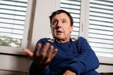 Dr. Andrej  Čadež - &raquo;Če bi bila Šmarna gora črna luknja, bi bila velika ravno toliko kot en proton.&laquo;