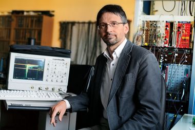 Dr. Peter Križan &ndash; &raquo;Ko povečujemo energijo, je možnih vedno več procesov. Vedno več novih reakcijskih kanalov se odpira &hellip;&laquo;  