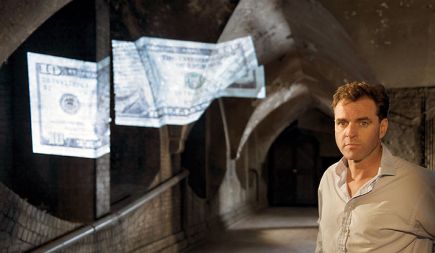 Niall Ferguson, avtor dokumentarnega filma Vzpon denarja: &raquo;Za vsakim velikim zgodovinskim fenomenom je finančna skrivnost.&laquo;