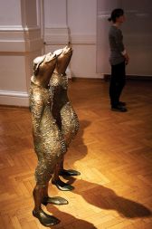 Mirko Bratuša: Dvojčici z biseri, 2010, bron, višina 120cm (foto: Boštjan Lah (arhiv KID Kibla))