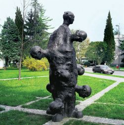 Mirko Bratuša: Spomenik v Novi Gorici,1999, bron; višina 325cm