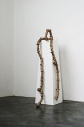 Mirko Bratuša: Hladni torzo, 2010, bron, kerok in električni grelci, 168x79x54cm