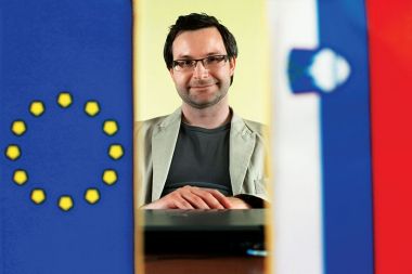 /media/www/slike.old/mladina/intervjusimon_delakorda_eljko_stevaniifp_110509_1.jpg