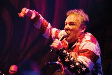 /media/www/slike.old/mladina/intjello_biafra_sebastjan_iskra.jpg