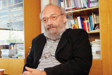 Dr. Slavko Splichal: &raquo;V ZDA zdaj z nevoščljivostjo gledajo na (evropske) javne RTV-postaje, ki niso neposredno odvisne od trga.&laquo;