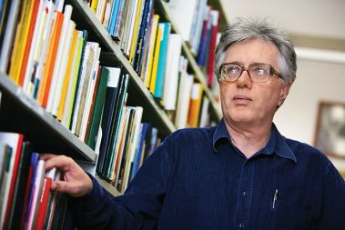 Dr. Jože Vogrinc: &raquo;Tudi pri nas bi morali ugotoviti, ali bi bilo smiselno položaj informativnih medijev približati položaju javnih zavodov.&laquo;