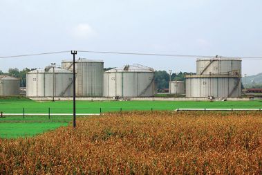 Območje nekdanje rafinerije nafte v Lendavi, danes ostajajo samo Petrolova skladišča