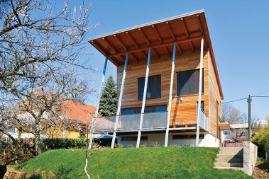 Energetsko najpasivnejša hiša je lesena. Na sliki individualna hiša proizvajalca Lumar IG d.o.o. Arhitektura: Barbara Glavič, Ikona arhitektura d.o.o. Energetsko najpasivnejša hiša je lesena. Na sliki individualna hiša proizvajalca Lumar IG d.o.o. Arhitektura: Barbara Glavič, Ikona arhitektura d.o.o.